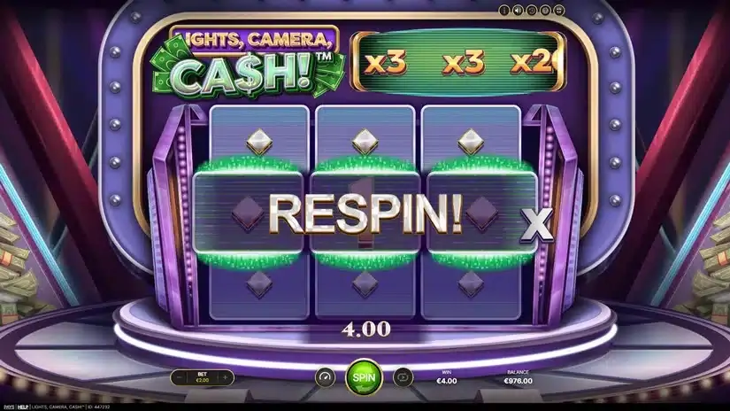 Lights, Camera, Cash! slot screenshot 3